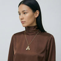 Collier Sautoir Dior Champagne Maille Jaseron avec Pendentif Abeille Pavé de Cristaux