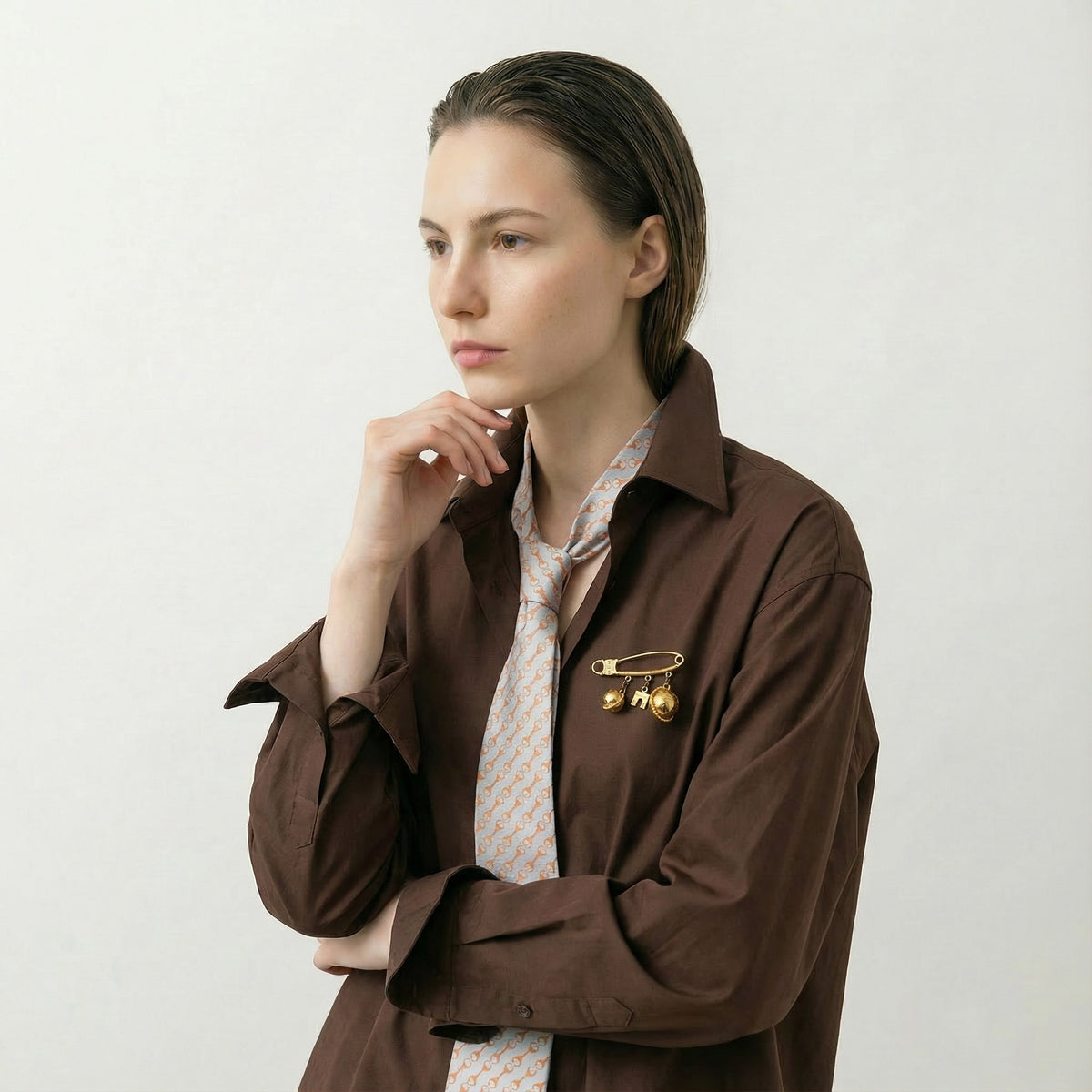 Vintage Gucci Silk Tie – Peach & White Chain-Link Pattern