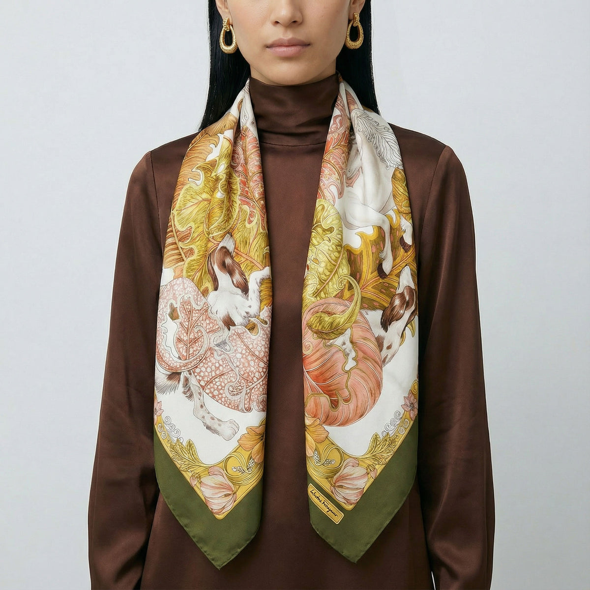 Foulard Salvatore Ferragamo Motif Floral et Animalier