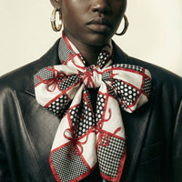 Foulard Carré Christian Dior Vintage en Soie – Motif Carreaux et Pois Noir & Blanc avec Rubans Rouges