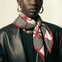 Foulard Carré Christian Dior Vintage en Soie – Motif Carreaux et Pois Noir & Blanc avec Rubans Rouges