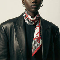 Foulard Carré Christian Dior Vintage en Soie – Motif Carreaux et Pois Noir & Blanc avec Rubans Rouges