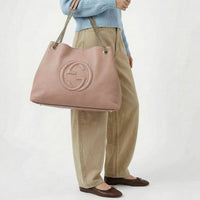 Sac Gucci Soho Tote XL rose poudré en cuir grainé