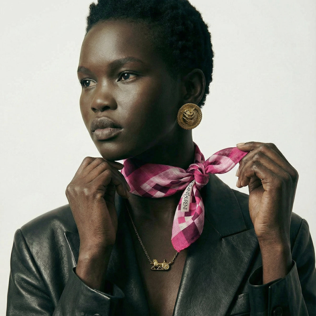 Foulard Bandana Vintage Yves Saint Laurent Rose À Motif Rayures Et Damier