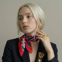 Foulard Vintage Yves Saint Laurent Rouge Et Bleu À Motif Rayures Diagonales